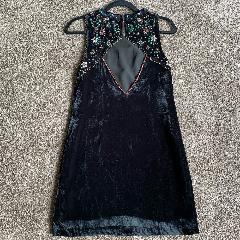 NWT gorgeous jewelled velvet dress - Picture 2 of 10